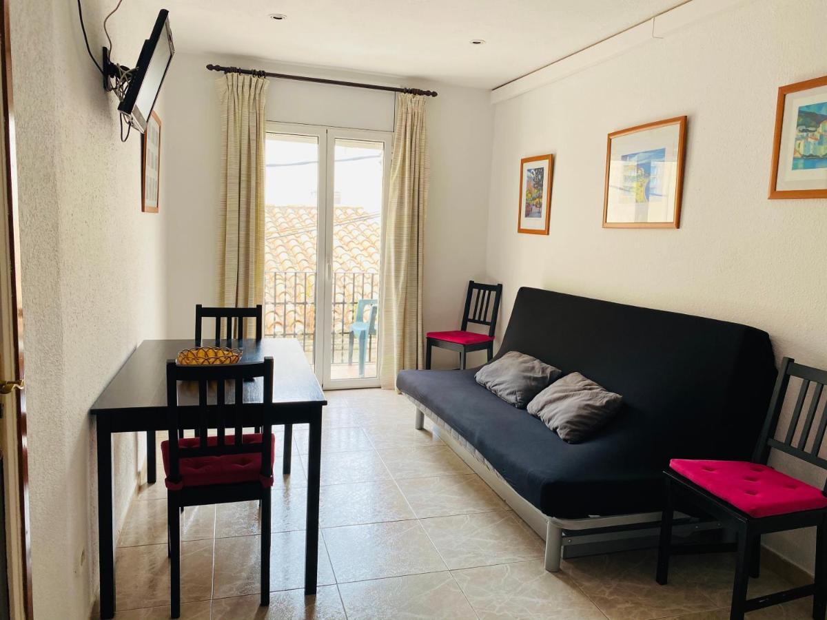 Apartamentos Mitus Canet De Mar Luaran gambar
