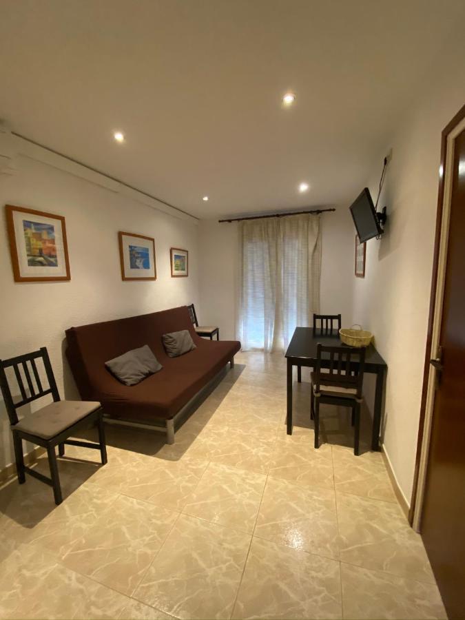 Apartamentos Mitus Canet De Mar Luaran gambar