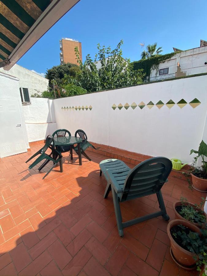 Apartamentos Mitus Canet De Mar Luaran gambar
