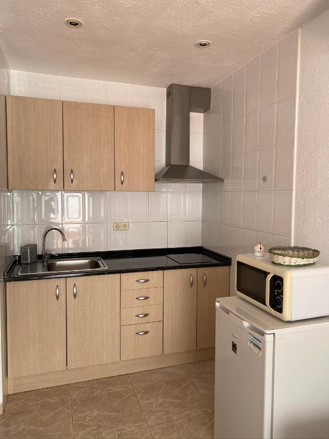 Apartamentos Mitus Canet De Mar Luaran gambar
