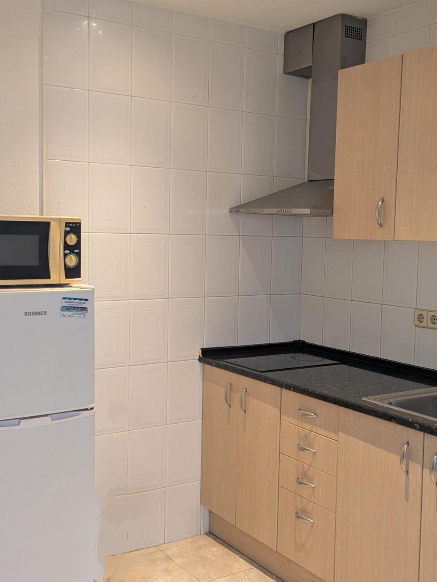 Apartamentos Mitus Canet De Mar Luaran gambar