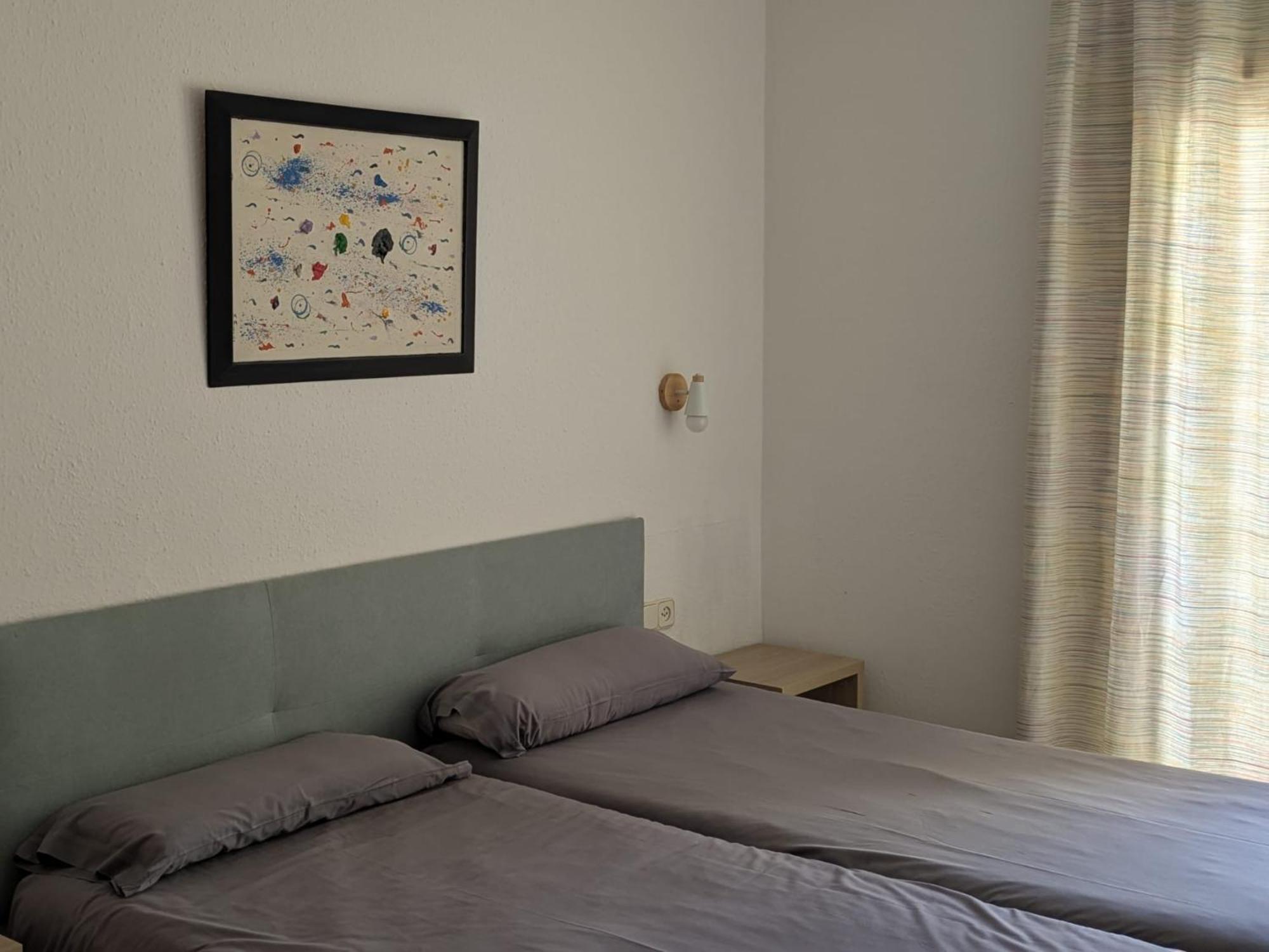 Apartamentos Mitus Canet De Mar Luaran gambar
